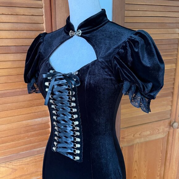 Gothic Victorian Visual Kei Velvet Obsessions Lace-up Front Gown Dress - Picture 7 of 11